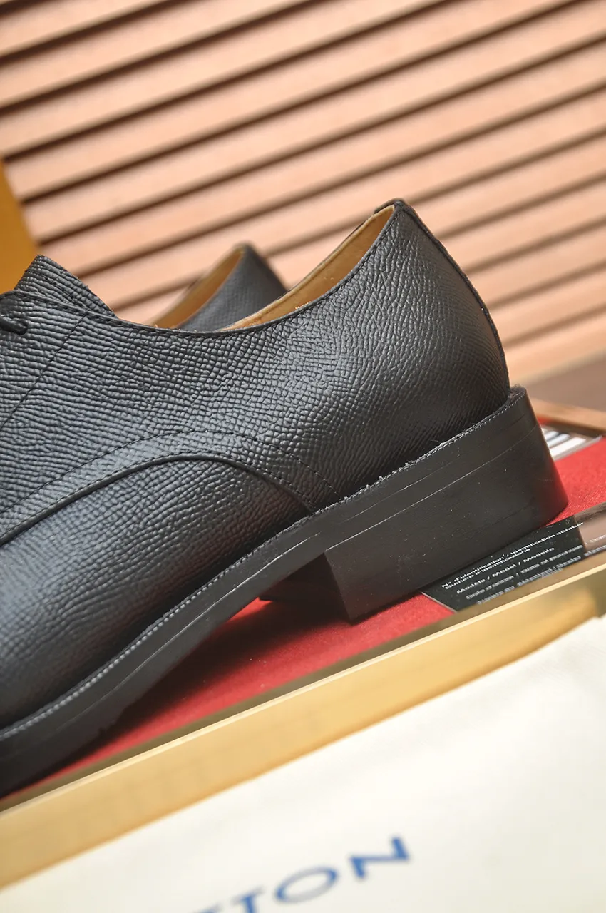 Men's men's shoes 💰500💶 [LV] (original single cowhide lining) 🍀LV's latest genuine leather business suit shoes are launched simultaneously on the official website. The first-layer cowhide imported from Italy is made of heavy gold, 💥official website 1:1 rubber outsole. Versatile to wear, high-end without losing class, and the color combination is extraordinary. This four-season style is alluring when worn on your feet, showing off your big-name flair. Standard code 38-45 (45 customized)